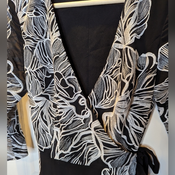 Dress the Population Ophelia Black White Floral Ruffle Midi Wrap Dress Small - Picture 3 of 7